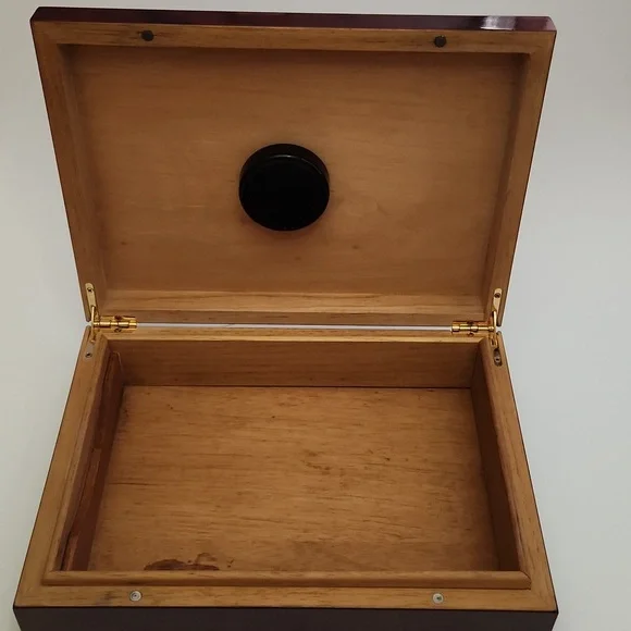 Humidor - Picture 1 of 5